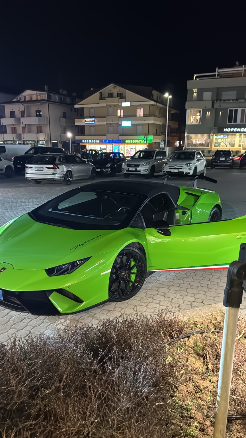 Lamborghini Huracán reale disponibile presso Lux Drive a Riccione