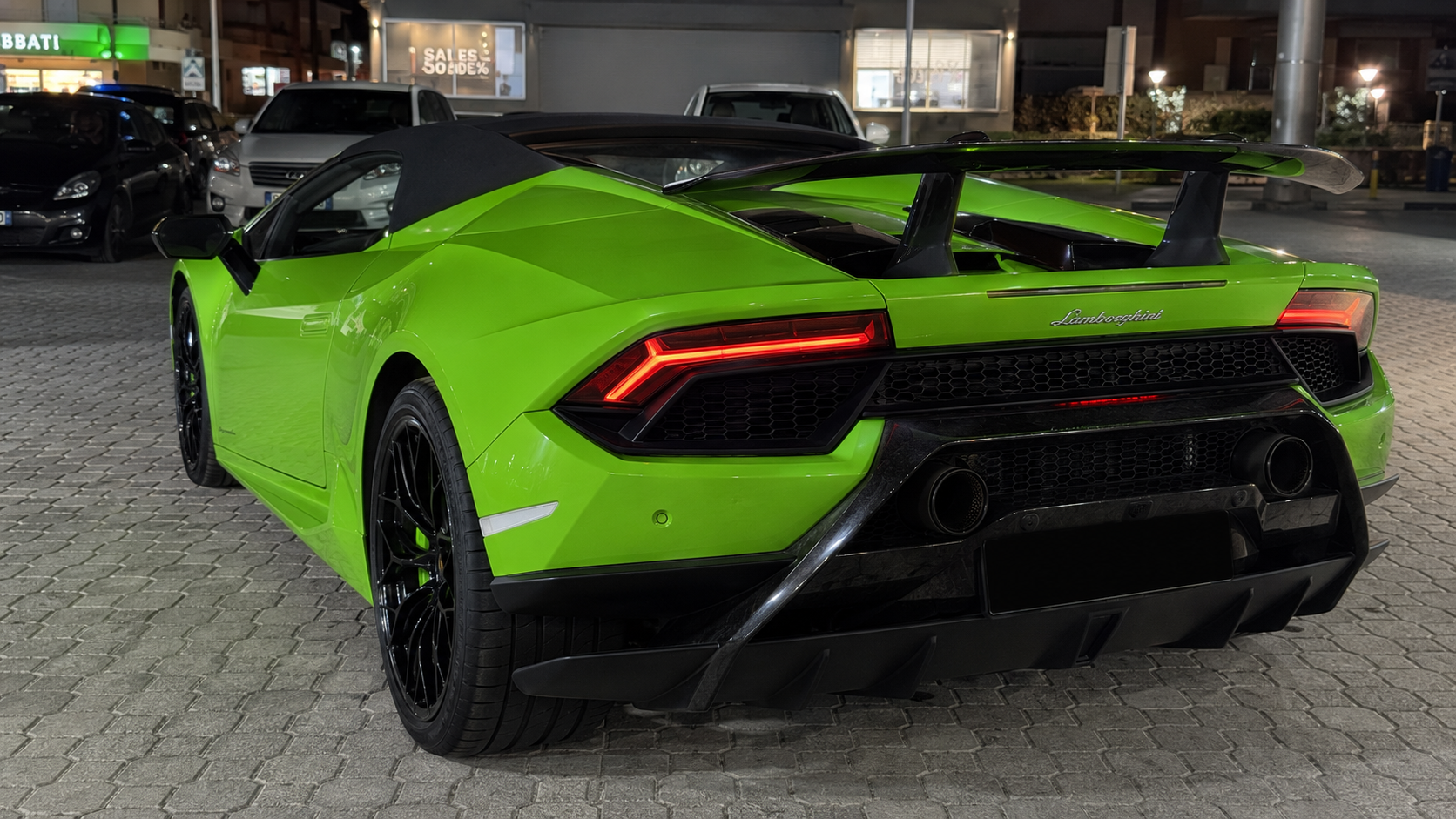Vista posteriore Lamborghini Huracán Lux Drive